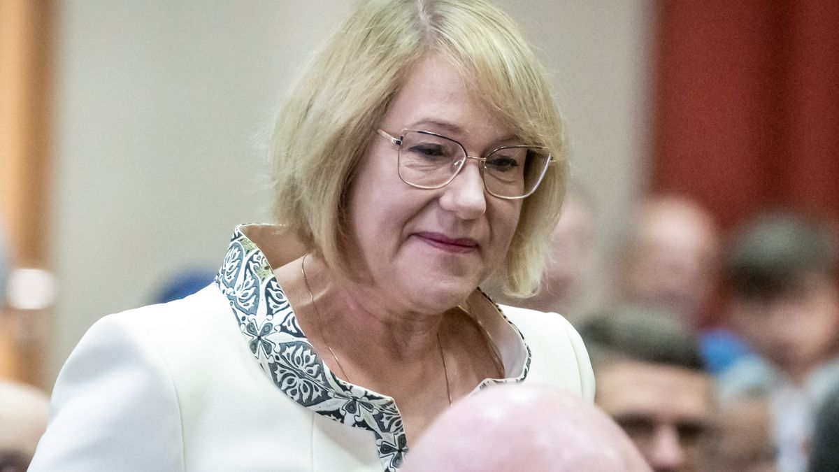 Barbara Nowak, małopolska kurator oświaty pozwana przez dyrektorkę liceum
