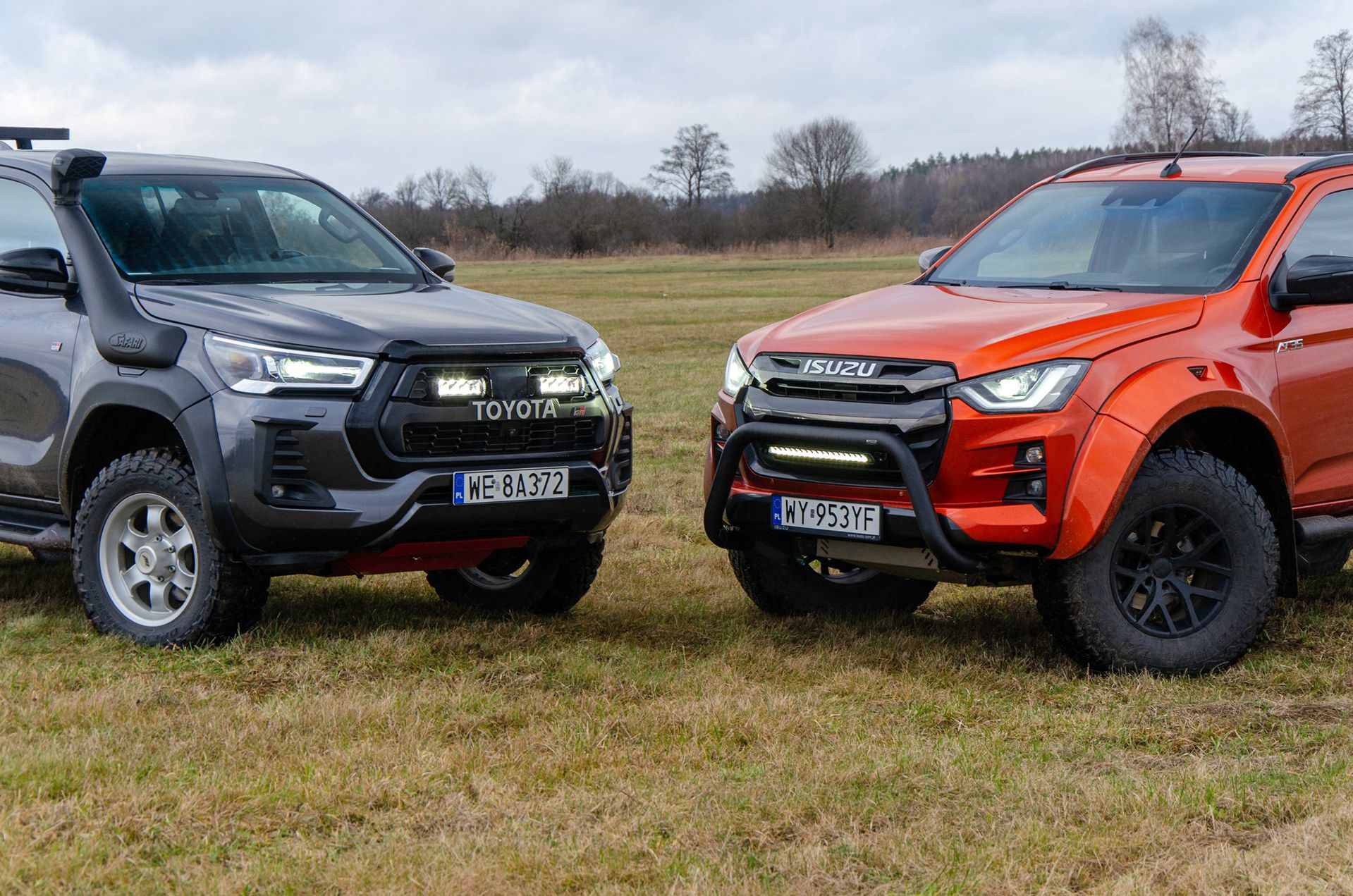 Isuzu D-Max AT35 i Toyota Hilux GR Sport