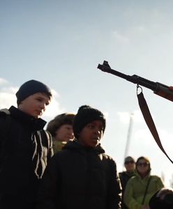 Szkolenie dzieci z obsługi broni na Ukrainie. Odpowiedź na zagrożenie ze strony Rosji