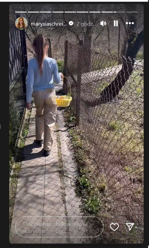 Marianna Schreiber święci potrawy z córką