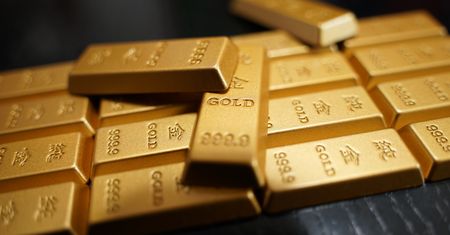 Złoto spada, ale prognozy zaskakują. Nawet 10 tys. dolarów