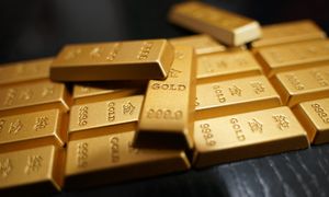 Złoto spada, ale prognozy zaskakują. Nawet 10 tys. dolarów