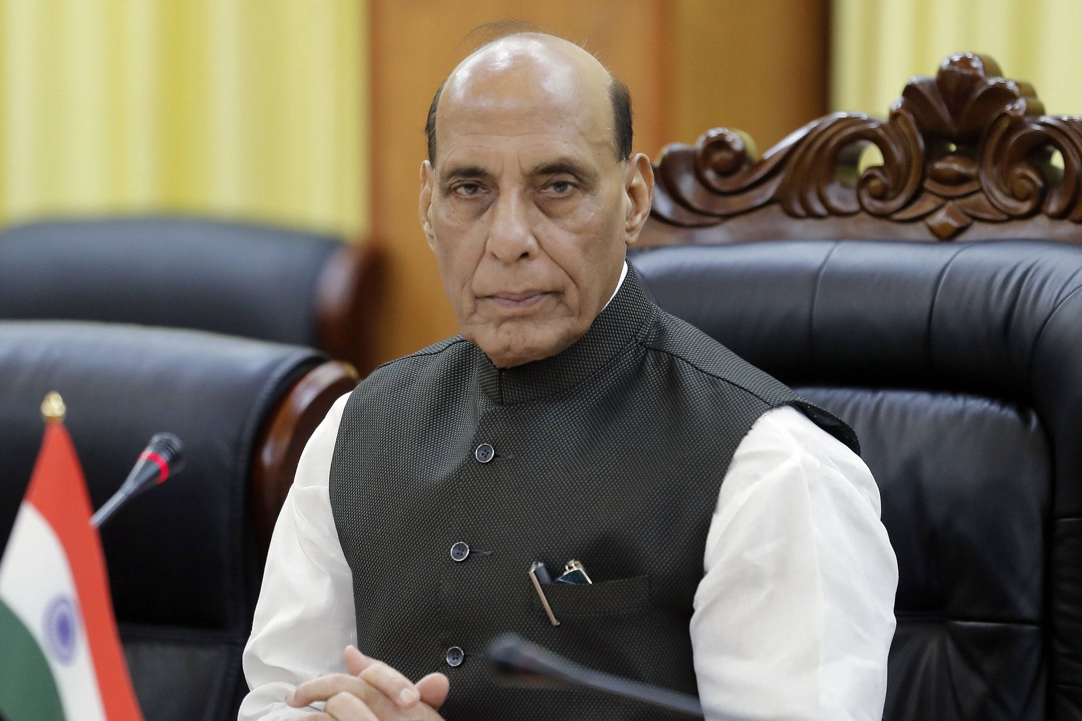 Indian Defence Minister Rajnath Singh visits Vietnamepa10001306 Indian Defence Minister Rajnath Singh listens to his Vietnamese counterpart Phan Van Giang (not pictured), during a meeting at the Ministry of Defence, in Hanoi, Vietnam, 08 June 2022. Singh is on an official visit to Vietnam from 08 to 10 June 2022.  EPA/LUONG THAI LINH Dostawca: PAP/EPA.LUONG THAI LINH