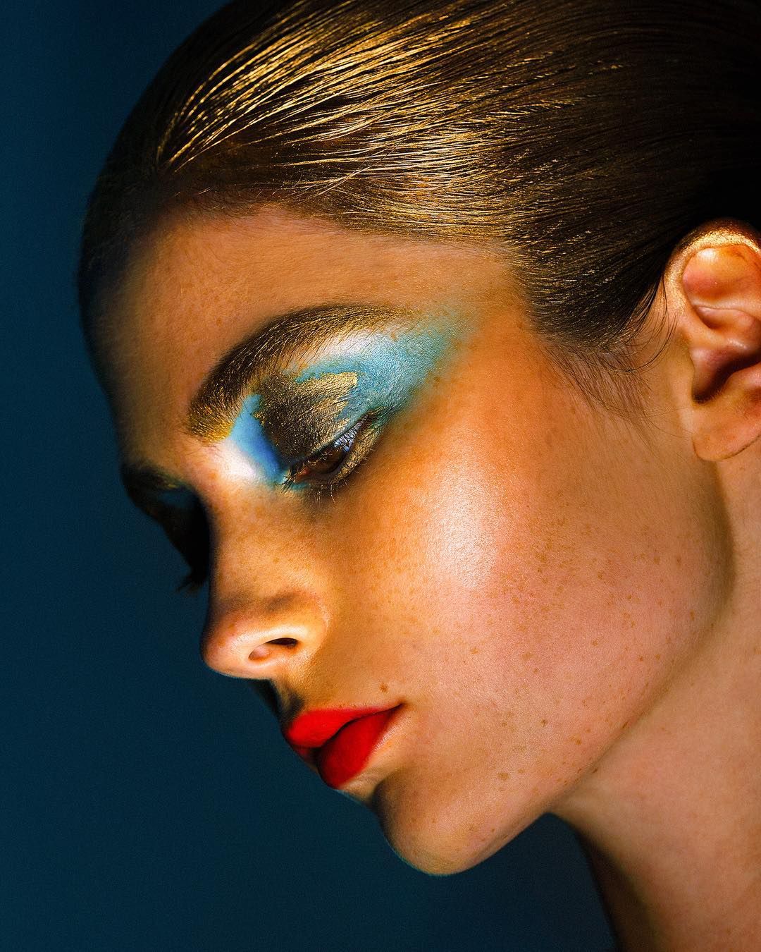 4 lampy reporterskie zamiast pierścieniowej. Świetny pomysł na zdjęcia beauty 1