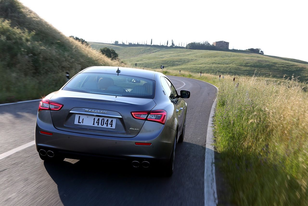 2014-Maserati-Ghibli-18[2]