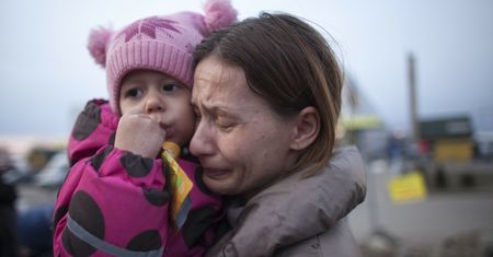 Wojna na Ukrainie. Tysiące osób bez prądu i jedzenia