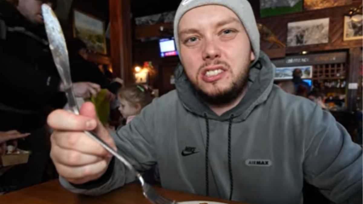 Książulo sprawdził, jak smakuje jedzenie serwowane w restauracji nad Morskim Okiem