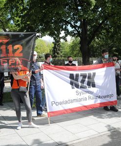 Warszawa. Protest operatorów numerów alarmowych. Chcą zmian w płacy i urlopach