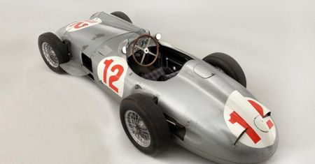 Mercedes W196R Manuela Fangio za 29,6 mln dolarów!