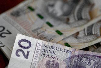 Odbierając świadczenia, można wpaść w wyższy próg podatkowy. Ministerstwo nie pozostawia złudzeń