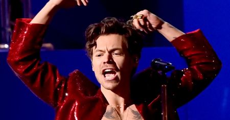 Harry Styles trafiony w oko na koncercie. Fan rzucił w niego nieokreślonym obiektem