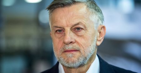 Koronawirus. Prof. Zybertowicz: Władzy ręce się trzęsą przed mediami