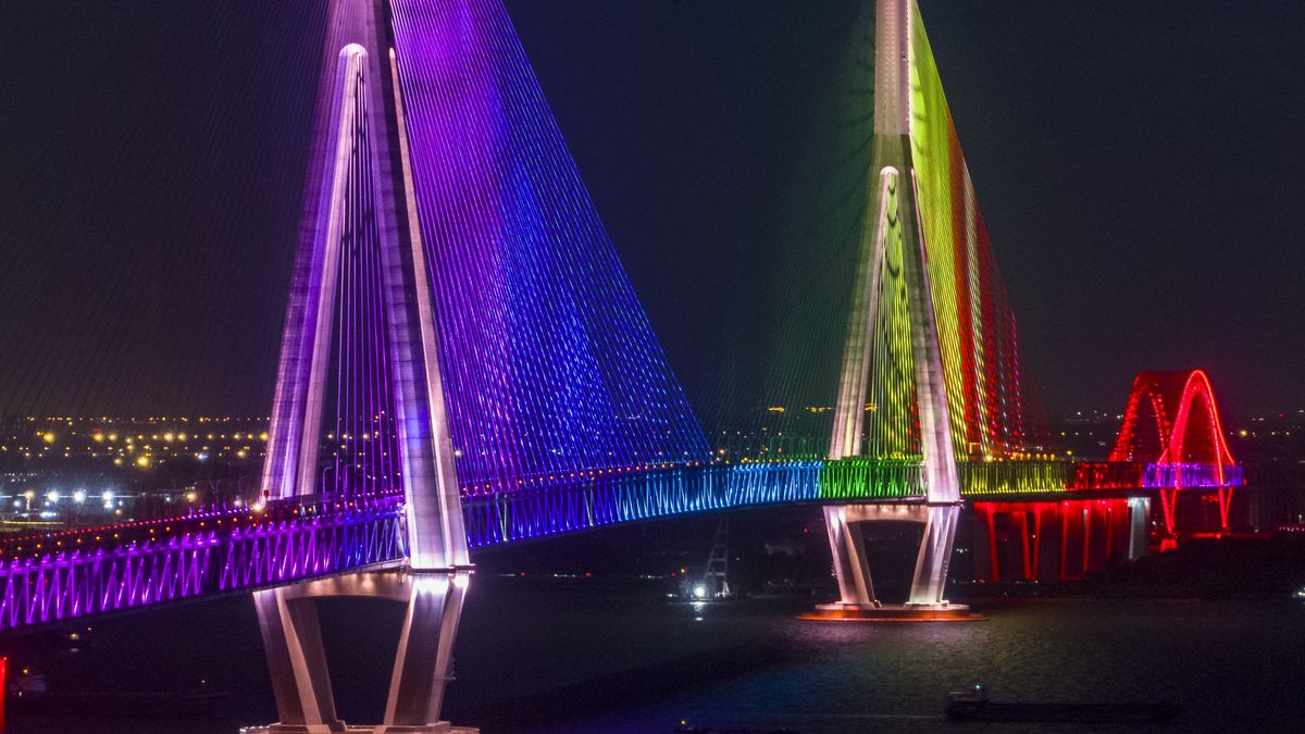TAIZHOU, CHINA - JULY 19, 2025 - The colorful landscape lights of the Changtai Yangtze River Bridge in Taizhou City, Jiangsu Province, China on the night of July 19, 2025. (Photo credit should read CFOTO/Future Publishing via Getty Images)