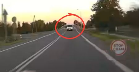 O włos od tragedii. Nagle zjechał na przeciwny pas