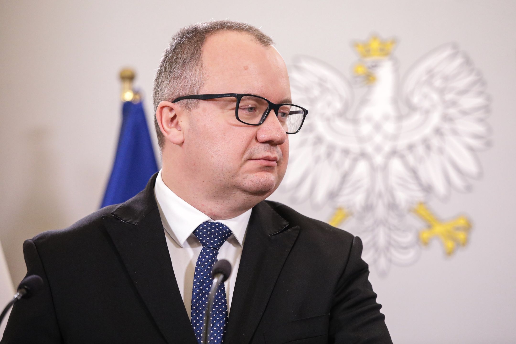 Warszawa, 19.01.2024. Minister sprawiedliwości, prokurator generalny Adam Bodnar podczas wspólnej konferencji prasowej z komisarzem UE Didierem Reyndersem w Ministerstwie Sprawiedliwości w Warszawie, 19 bm. Politycy rozmawiali o możliwości zrealizowania reform, które pozwolą na zamknięcie procedury z art. 7. Traktatu o UE, wszczętej z powodu naruszania przez Polskę praworządności. (mr) PAP/Tomasz Gzell