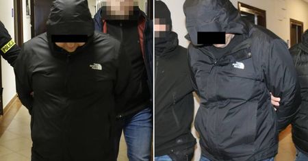 Wyjeżdżali z posesji, drogę zajechali im policjanci. W aucie i mieszkaniu znaleźli 8 kg narkotyków