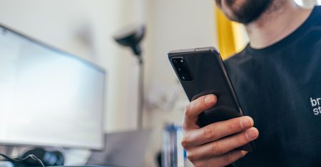Budżetowe smartfony z dobrym aparatem. Przegląd - grudzień 2022