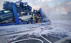 Auta na lawecie stanęły w ogniu. Wielki pożar na S19