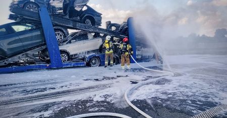 Auta na lawecie stanęły w ogniu. Wielki pożar na S19