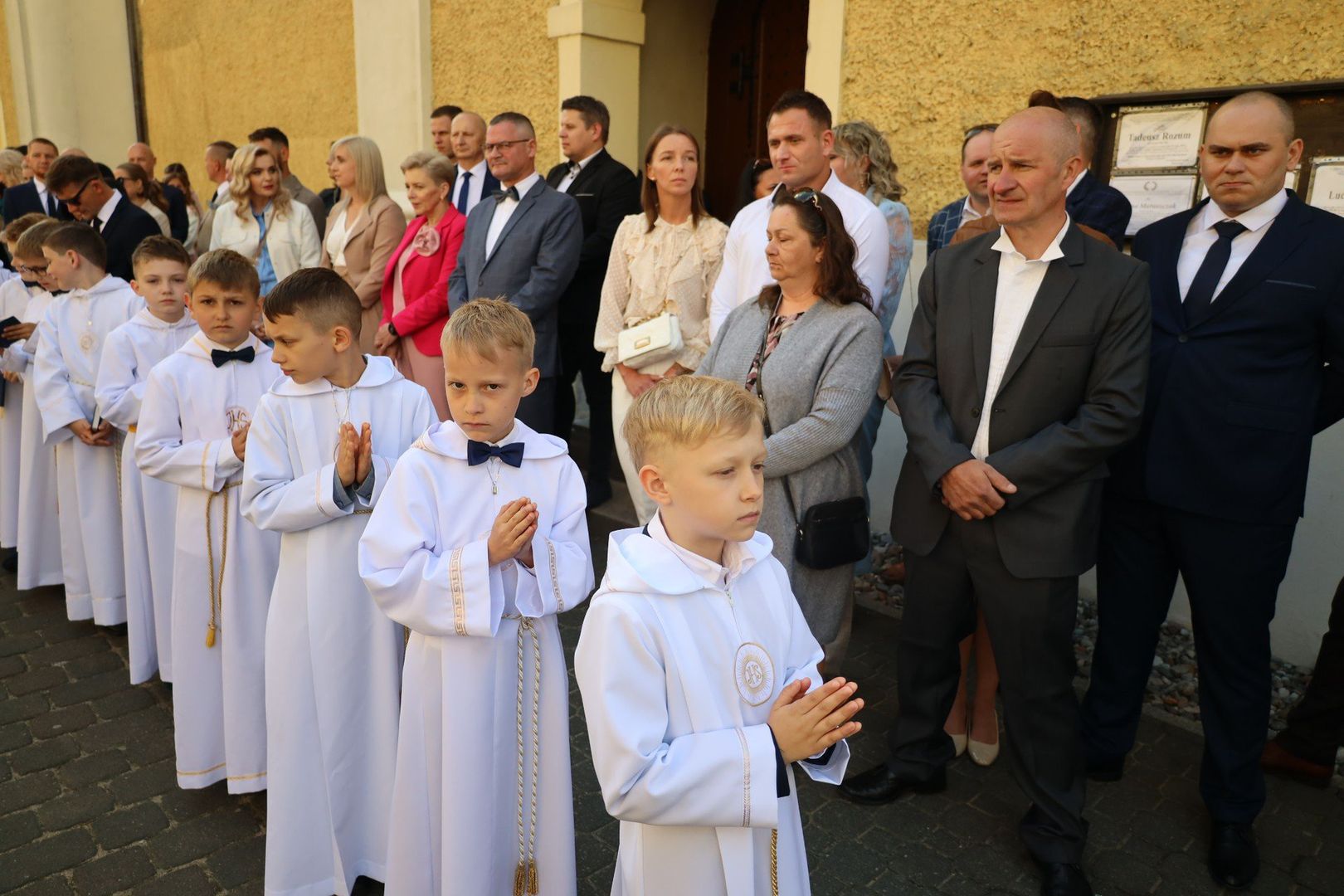 W tym ważnym dniu dzieciom towarzyszyły rodziny, najbliżsi i znajomi