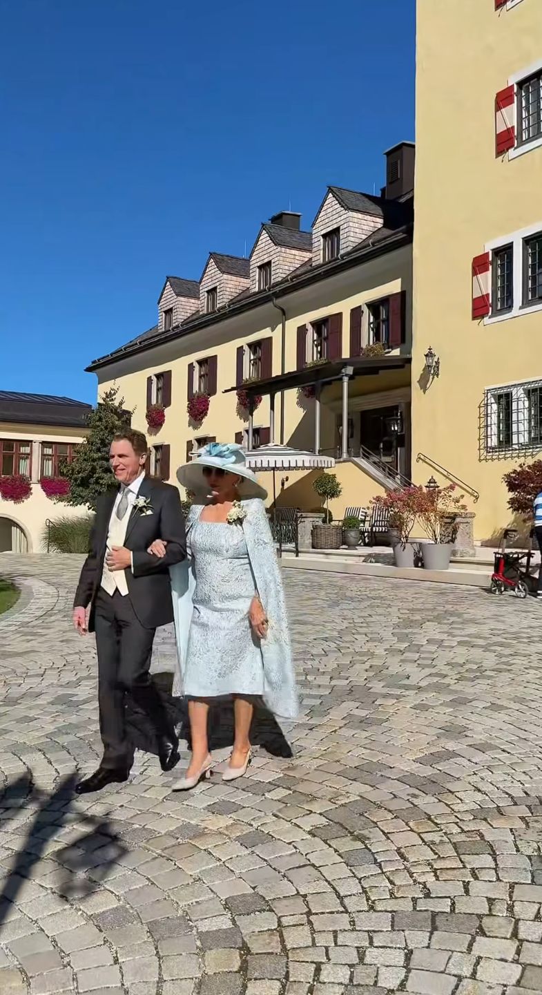 Joan Collins poprowadziła syna do ołtarza