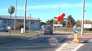 Szok, jak pojechał na rondzie. "Oszczędza na paliwie". Jest wideo