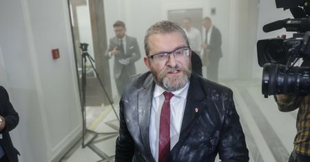Grzegorz Braun ukarany najwyższą karą. Komisja etyki podjęła decyzję