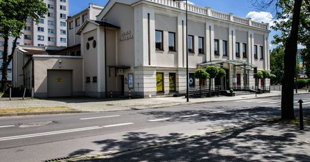 Sosnowiec. Teatr zamknięty, ale przedstawienia są grane