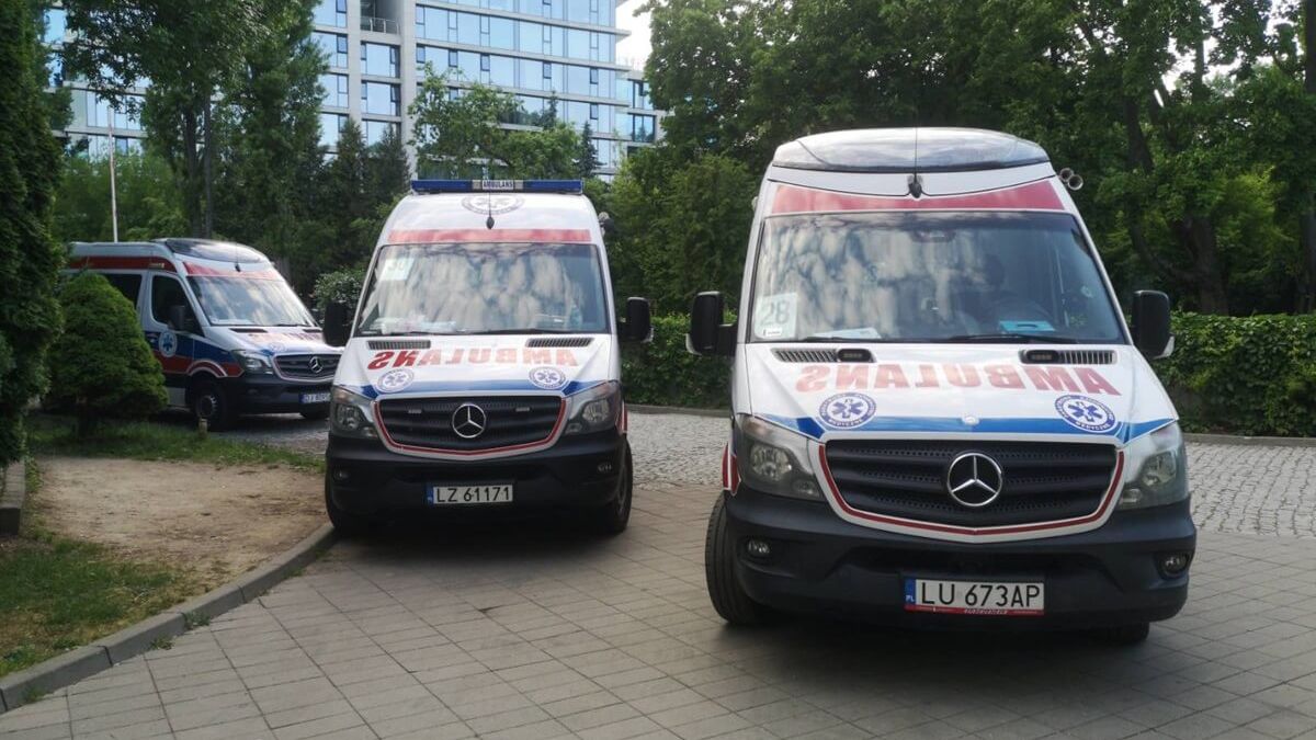 Ambulan karetka pogotowia ratunkowego