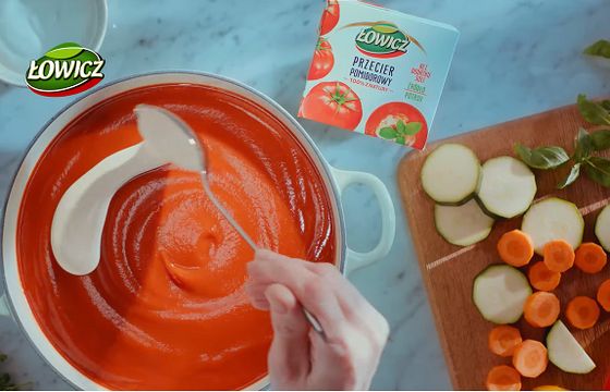 Pianie z zachwytu reklamuje przeciery pomidorowe Łowicz (wideo)