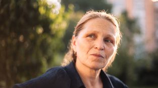 Czujesz ciągłe zmęczenie? Nie ignoruj tego objawu. Farmaceutka wskazuje przyczyny