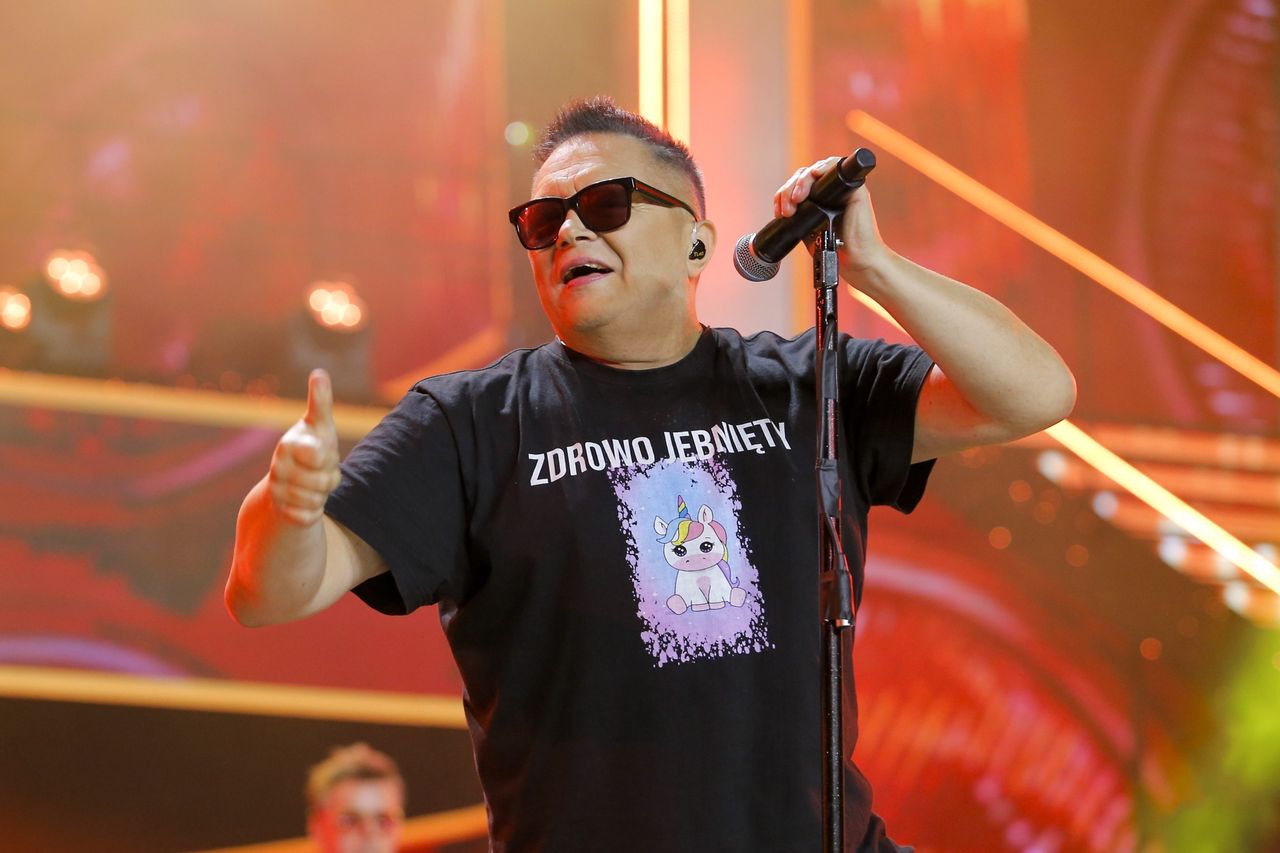 Muniek Staszczyk tłumaczy się z kontrowersyjnej koszulki