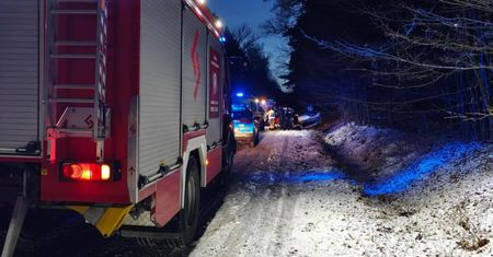 Niebezpiecznie na drogach - 70-latka straciła panowanie nad samochodem i dachowała!