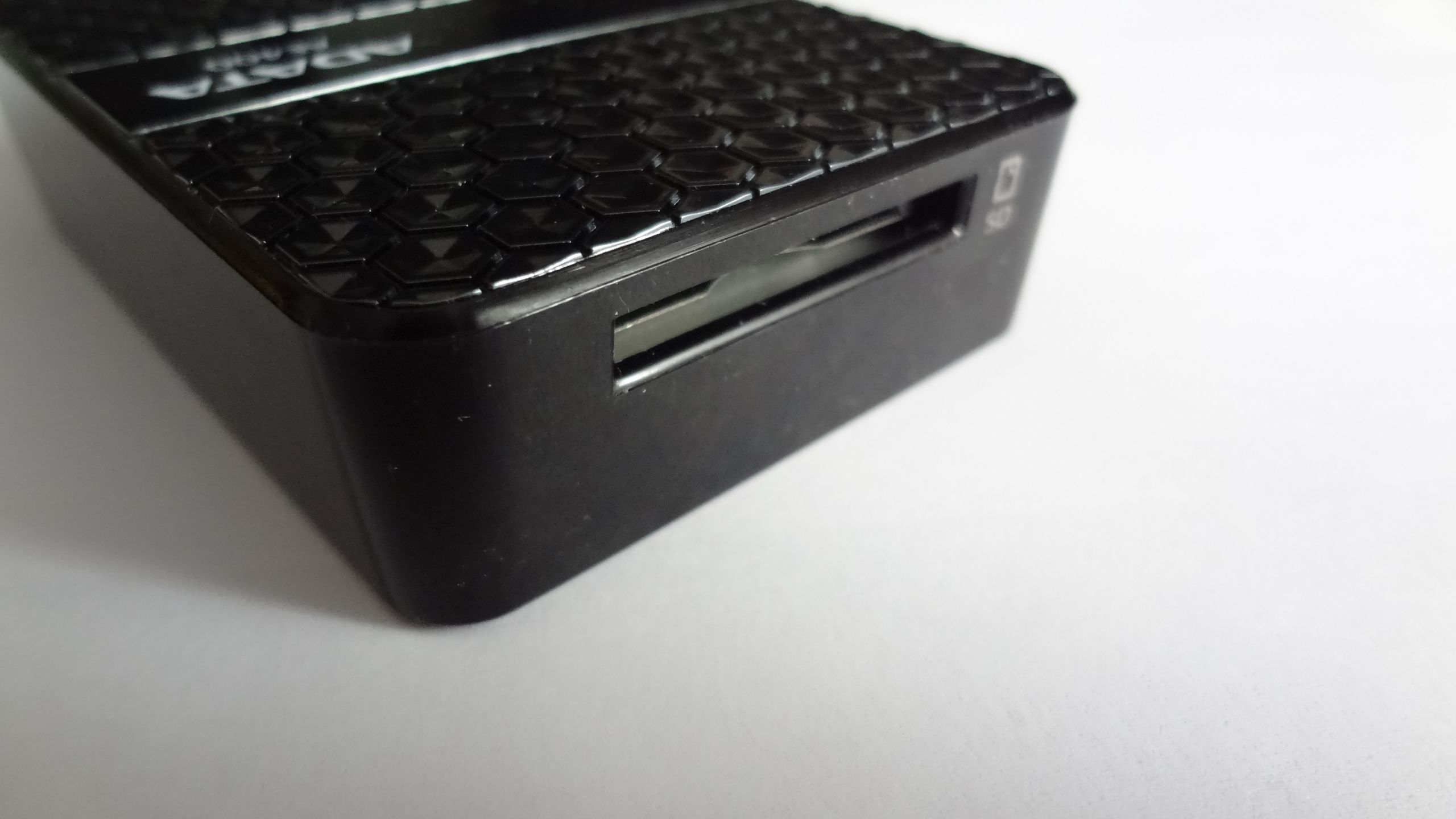 Ładuj smartfona i zgrywaj bezprzewodowo dane. Kingston MobileLite czy Adata DashDrive? 2
