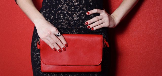 Tej zimy postaw na kolor – przydatne dodatki w odcieniach czerwieni