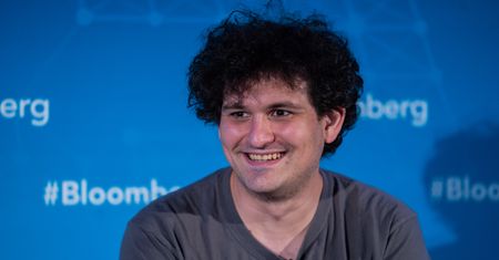 Młody miliarder był "diabłem w ubraniach kujona"? O co chodzi w aferze FTX