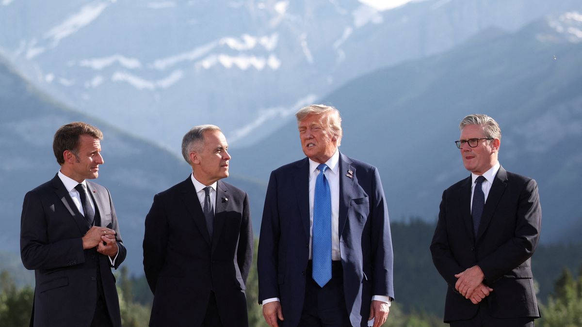 Emmanuel Macron, Mark Carney,  Donald Trump i Keir Starmer 