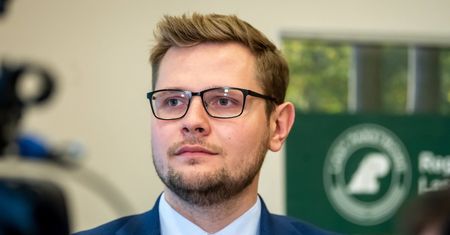 Koronawirus w Polsce. Michał Woś oddał osocze. "Czas pomóc innym"