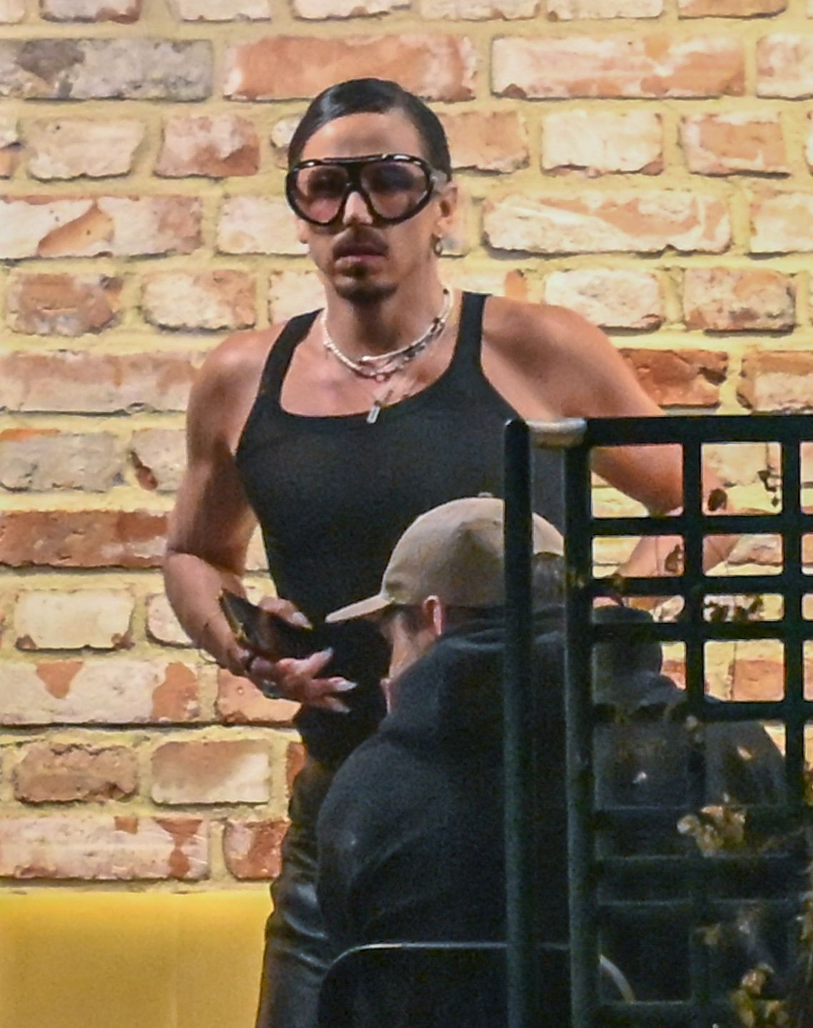 Michał Szpak imprezuje do drugiej w nocy 