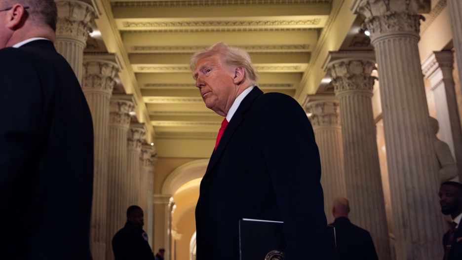 epaselect epa11878841 US President Donald J. Trump (C) arrives to speak at the National Prayer Breakfast at the US Capitol in Washington, DC, USA, 06 February 2025. President Trump has directed staff at the Education Department?s Office for Civil Rights to aggressively pursue complaints involving antisemitism. EPA/MAANSI SRIVASTAVA Dostawca: PAP/EPA.
