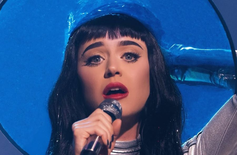 Katy Perry pocałowała fankę. Zrobiła to podczas TEJ piosenki