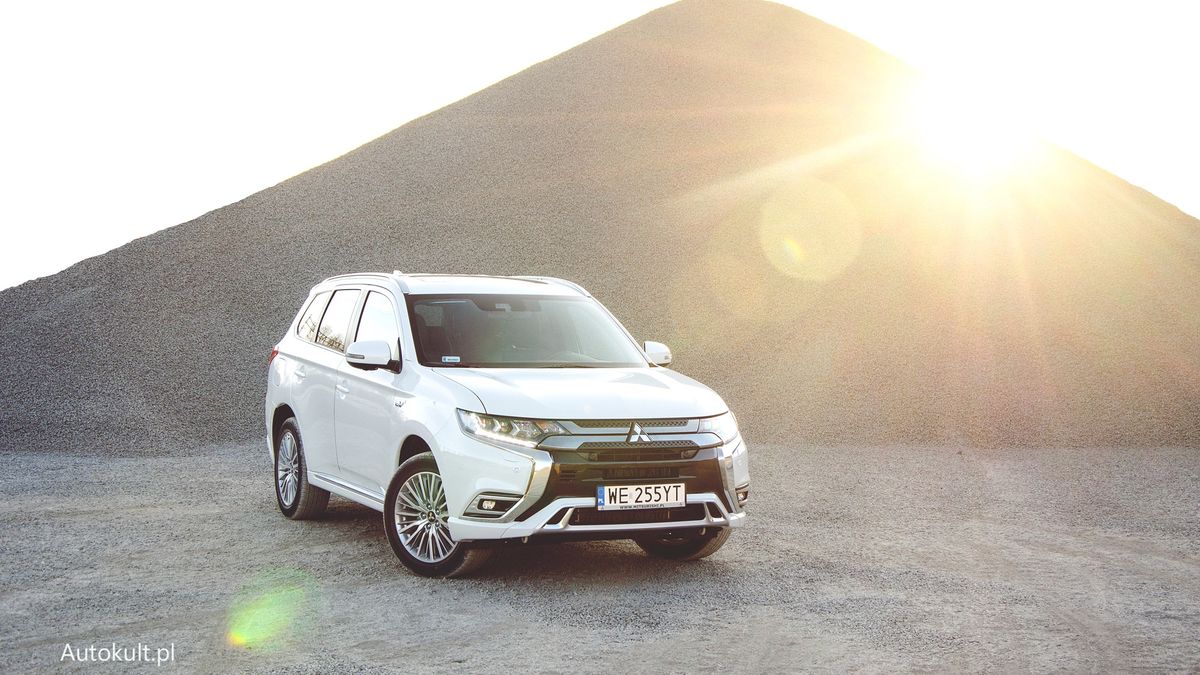 Mitsubishi Outlander PHEV to hit w Europie w swojej klasie, a u nas się nie sprzedaje. Teraz może się to zmienić.