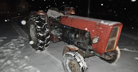 Pijany wskoczył na traktor i zaczął uciekać przed policjantami