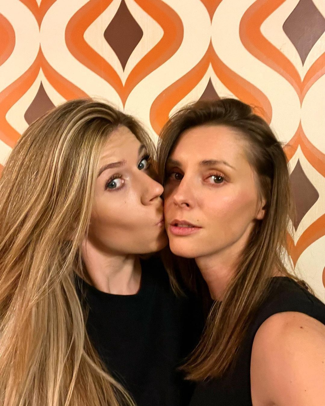 Marta Warchoł reaguje na zdewastowane plakaty "Vogue'a" w stolicy. Wzięła udział w happeningu 