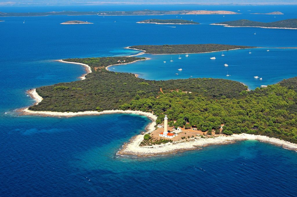 Błękitne morze, zielone wyspy i bujna przyroda sprawiają, że region Zadaru jest wyjątkowy.