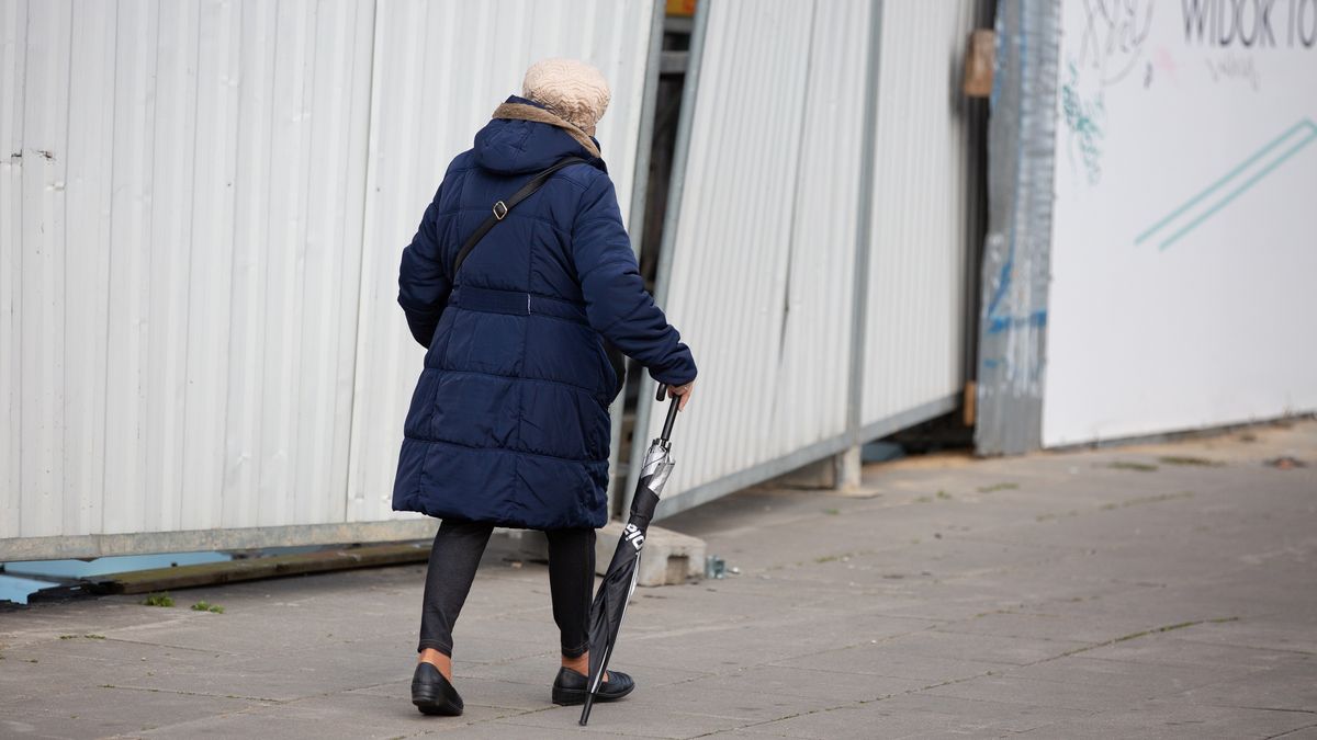 spacer senior emerytka emeryt emerytura