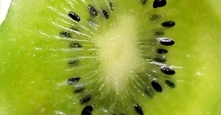 Jedz dwa dziennie. Ten owoc pomoże ci z zaparciami