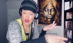 Mikołaj Roznerski, Patricia Kazadi i Bilguun Ariunbaatar w internetowym serialu „#kwarantanna”