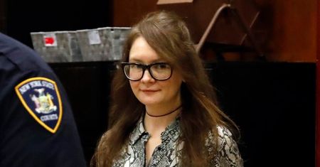 Anna Delvey wyłudziła 200 tys. dolarów i trafiła do więzienia. Netflix dał jej o wiele więcej