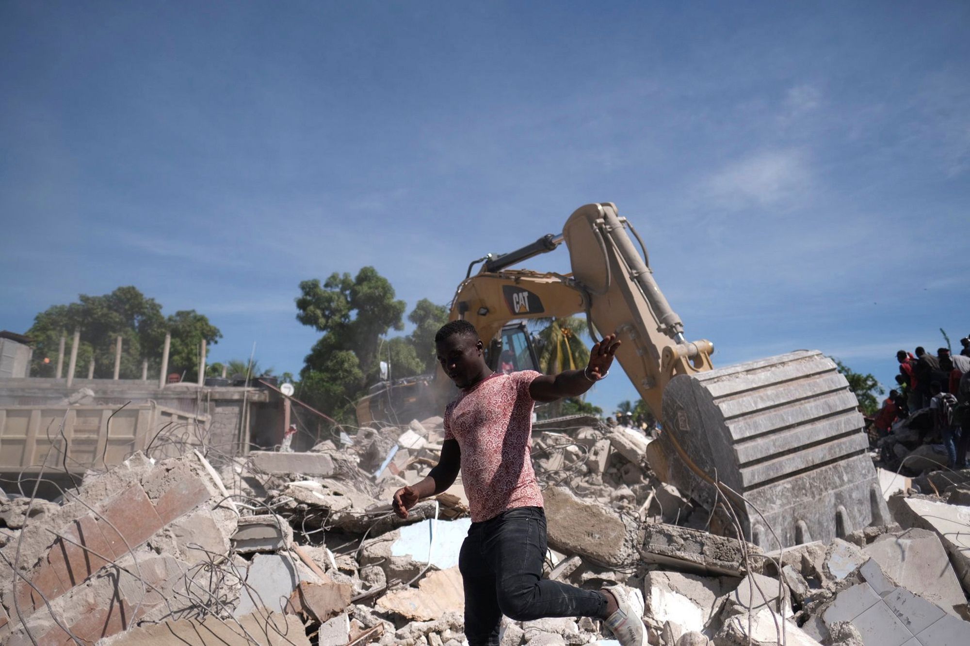Trzęsienie ziemi na Haiti. Obraz smutku i rozpaczy wśród wielkich zniszczeń 6